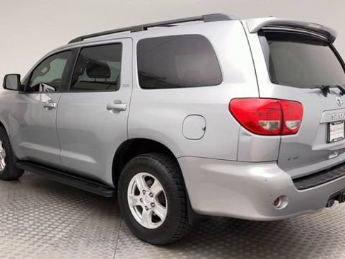 Used 2014 Toyota Sequoia SR5 AWD/4WD image 4