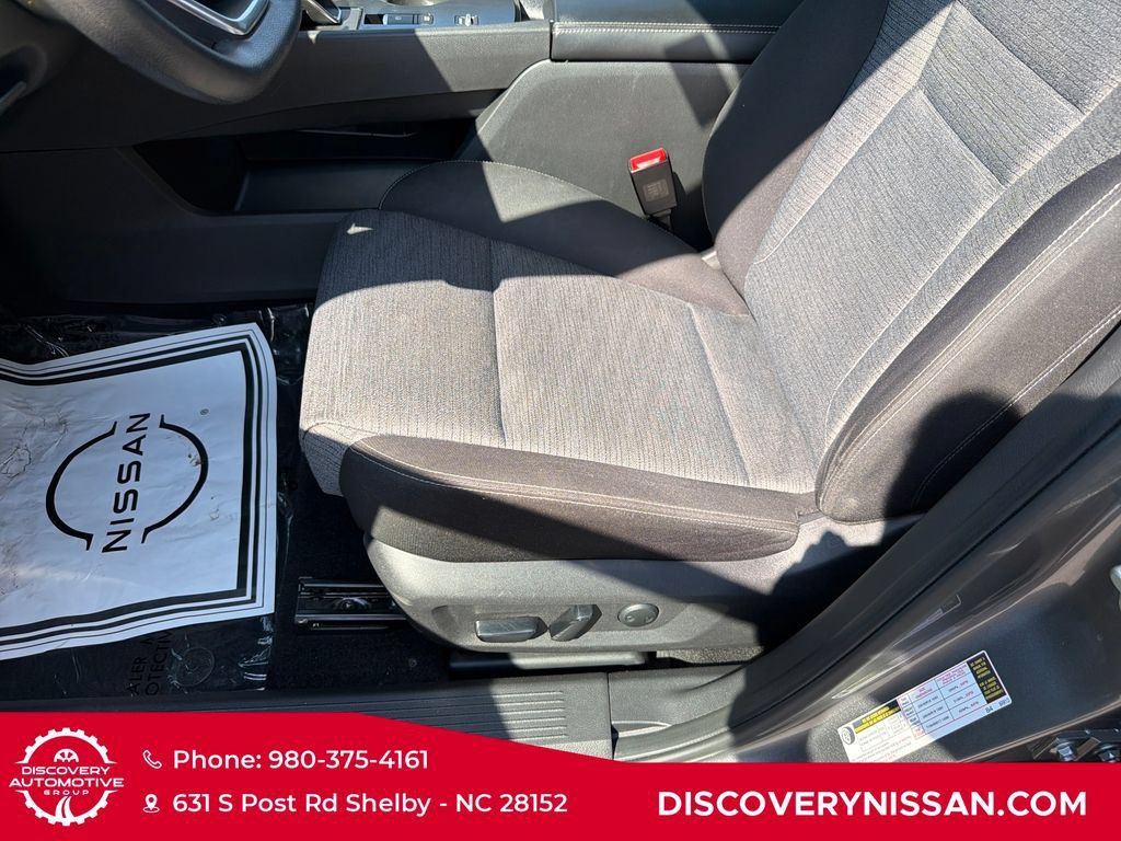 Certified 2023 Nissan Rogue SV FWD image 11