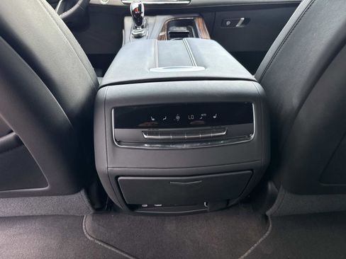Used 2024 Cadillac Escalade ESV Premium Luxury AWD/4WD image 18