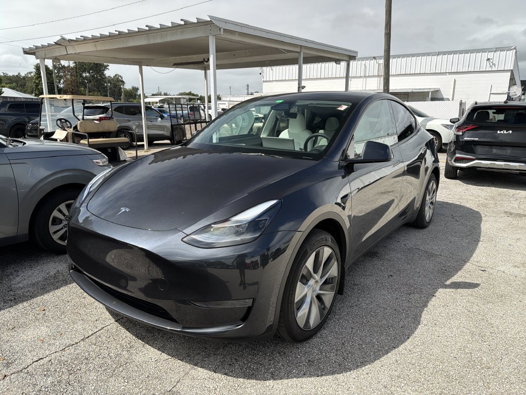 Used 2024 Tesla Model Y 2WD image 3
