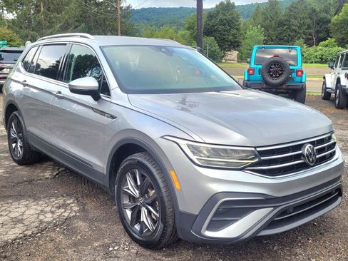 Used 2022 Volkswagen Tiguan SE AWD/4WD image 2