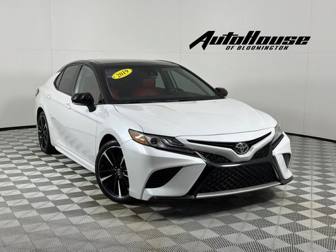Used 2019 Toyota Camry XSE FWD image 1