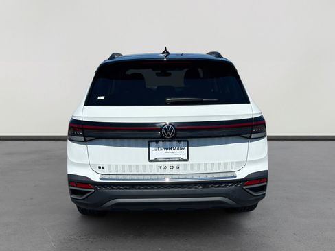New 2026 Volkswagen Taos SE FWD image 4
