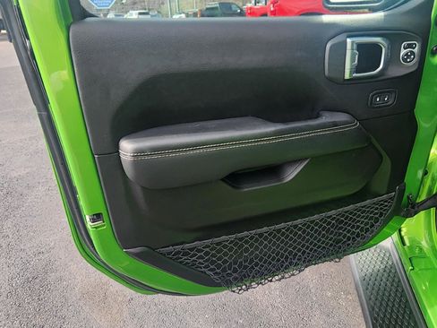 Used 2019 Jeep Wrangler Unlimited Sahara image 16