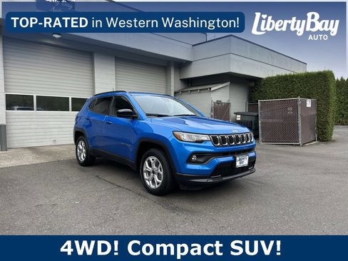 Used 2025 Jeep Compass Latitude image 3