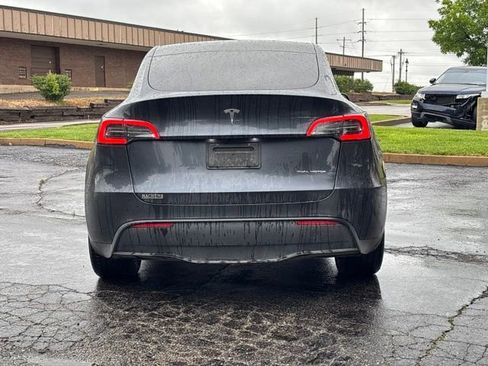 Used 2024 Tesla Model Y Long Range AWD/4WD image 3