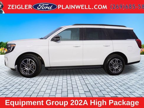 Used 2025 Ford Expedition Active AWD/4WD image 2