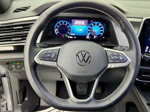 Used 2025 Volkswagen Atlas Cross Sport SE image 12
