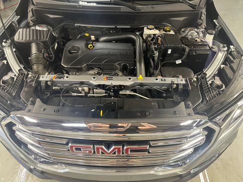 Used 2023 GMC Terrain SLT w/ LPO, Floor Liner Package AWD/4WD image 10