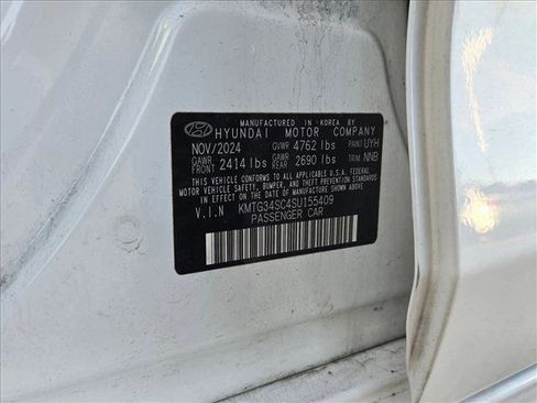 Used 2025 Genesis G70 2.5T image 18