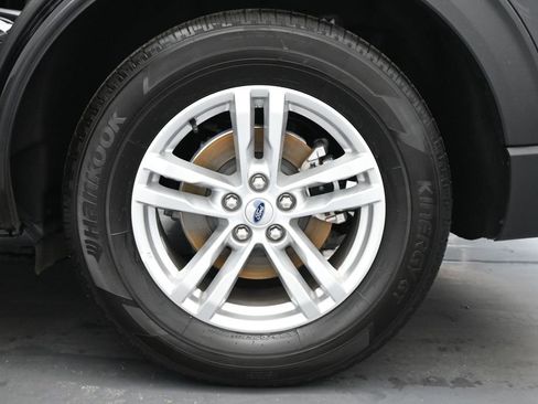 Certified 2023 Ford Explorer XLT w/ Equipment Group 202A RWD image 21