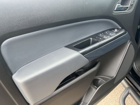 Used 2022 Chevrolet Colorado Z71 w/ Z71 Midnight Edition image 11