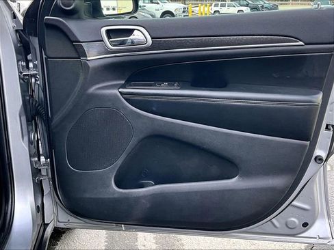 Used 2018 Jeep Grand Cherokee Limited image 20