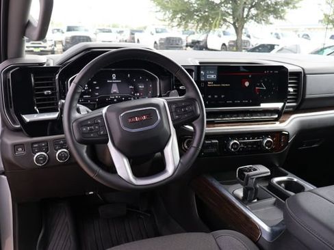 Used 2025 GMC Sierra 1500 Elevation w/ Preferred Package AWD/4WD image 10