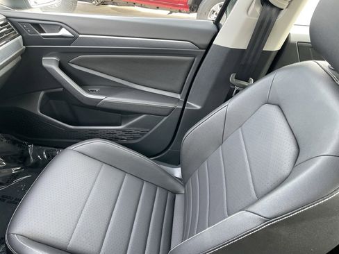 Used 2024 Volkswagen Jetta SE image 20