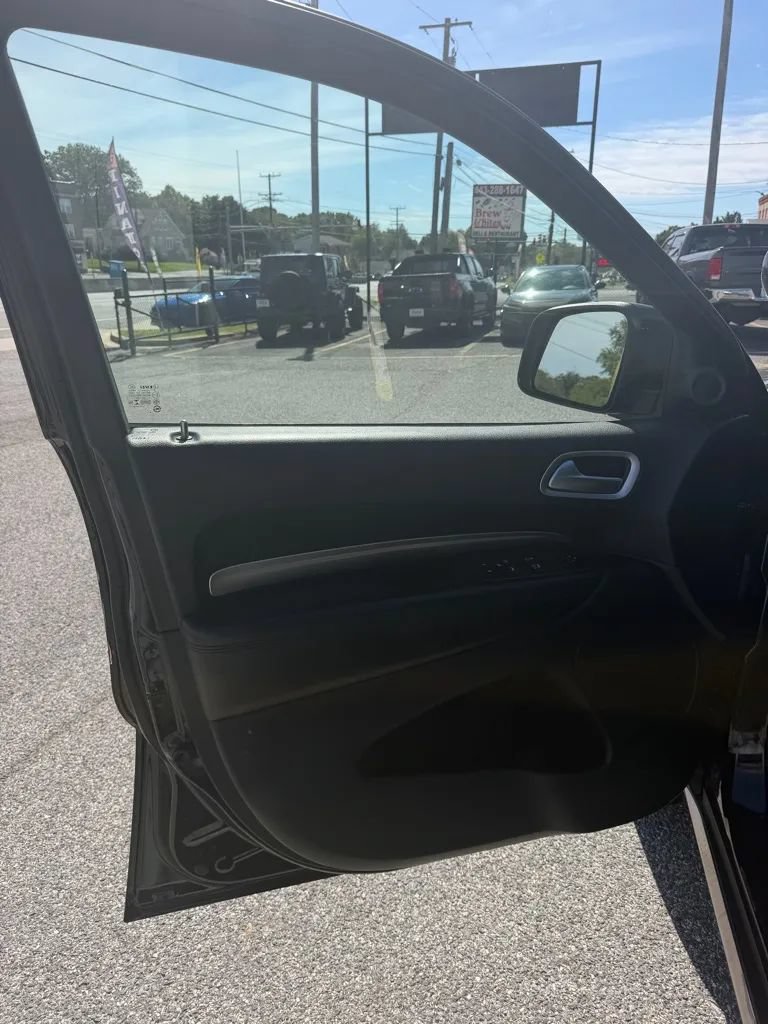 Used 2019 Dodge Durango SXT AWD/4WD image 7