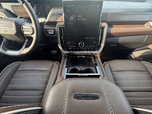 Used 2026 GMC Yukon Denali Ultimate AWD/4WD image 3