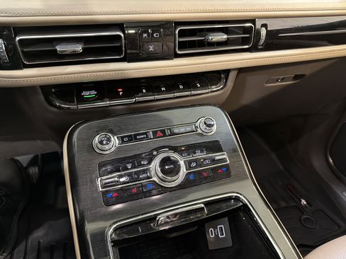 Used 2021 Lincoln Nautilus Reserve image 20