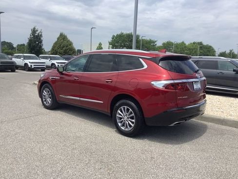 Used 2024 Buick Enclave Premium FWD image 3