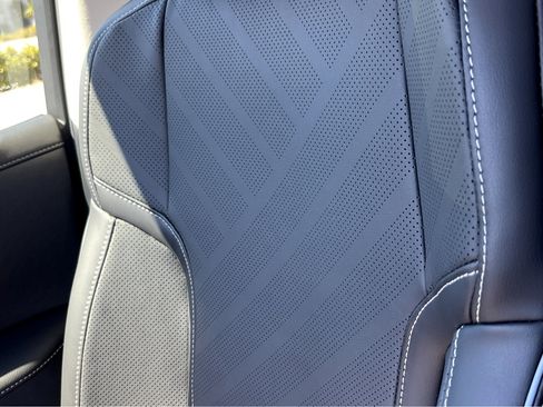 New 2025 INFINITI QX80 Luxe image 6