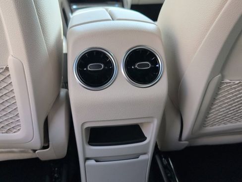 Used 2025 Mercedes-Benz GLB 250 4MATIC image 17