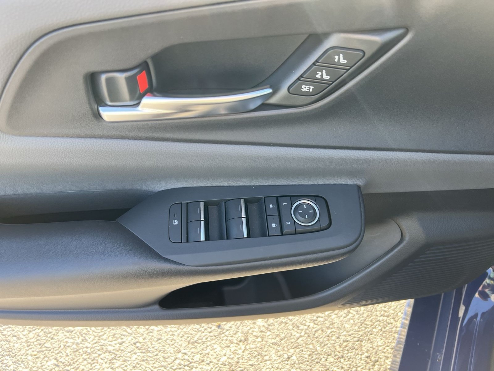 Used 2025 Toyota Prius Limited FWD image 15