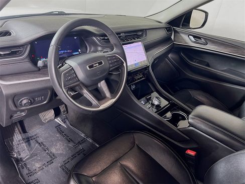 Used 2023 Jeep Grand Cherokee Limited image 10