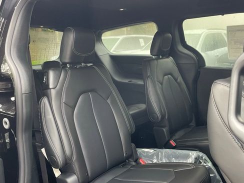 New 2026 Chrysler Pacifica Select image 19