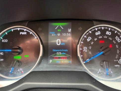 Used 2022 Toyota RAV4 LE image 11