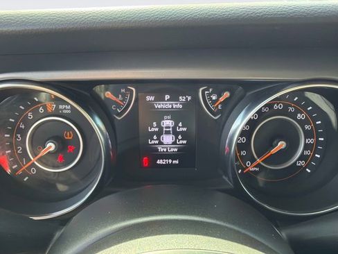 Used 2022 Jeep Gladiator Willys image 25