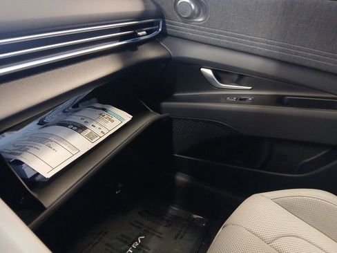 New 2025 Hyundai Elantra Limited FWD image 22