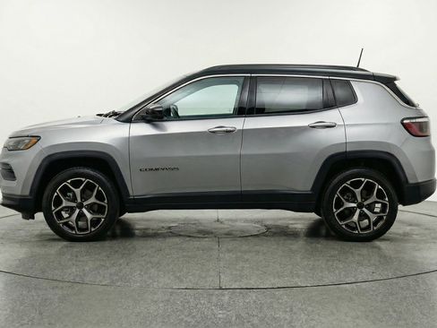 Used 2025 Jeep Compass Limited image 5
