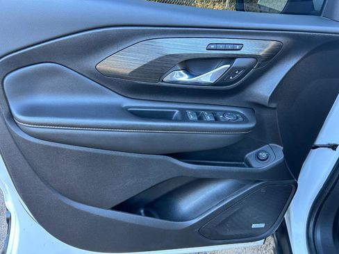 Used 2019 GMC Terrain SLT w/ Infotainment Package II AWD/4WD image 9