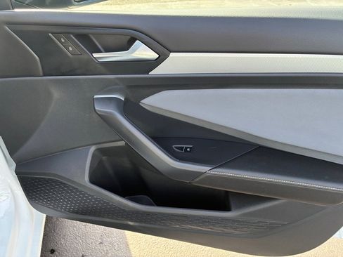 Used 2025 Volkswagen Jetta SE w/ Sunroof Package image 35