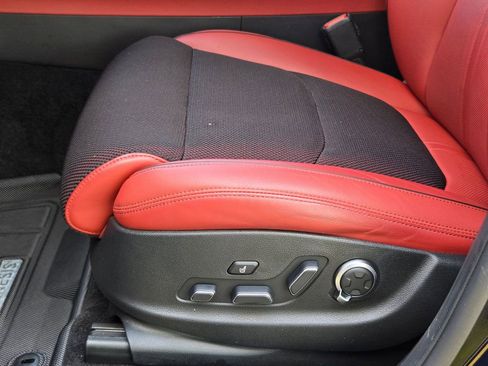 Used 2023 Genesis GV70 2.5T w/ Sport Prestige Package image 28