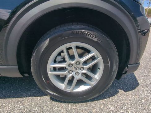 New 2026 Ford Explorer Active RWD image 12