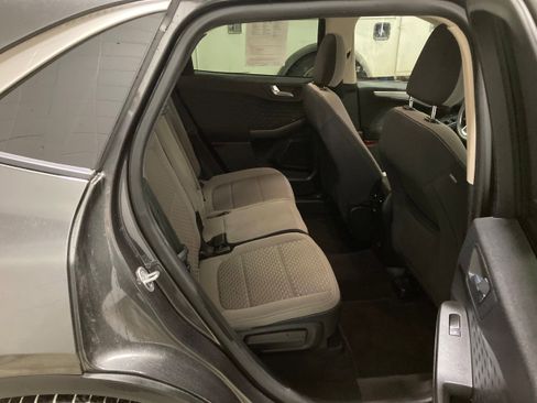 Used 2020 Ford Escape SE image 7