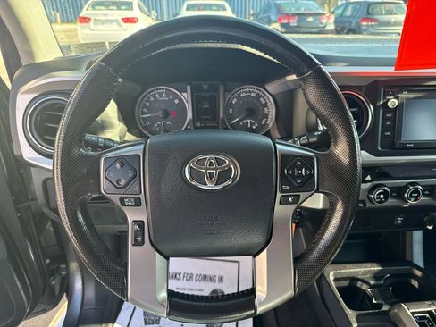 Used 2016 Toyota Tacoma SR5 w/ SR5 Appearance Package (SN) image 13