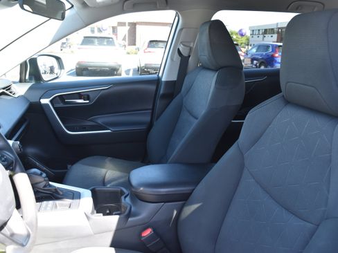 Used 2022 Toyota RAV4 XLE AWD/4WD image 12