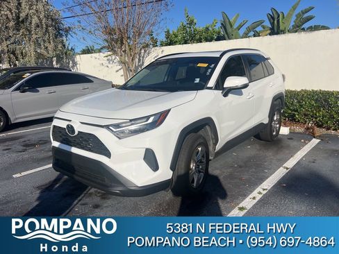 Used 2022 Toyota RAV4 XLE w/ Convenience Package image 1