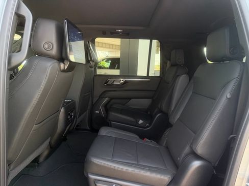 New 2026 Chevrolet Suburban Z71 w/ Z71 Off-Road Package AWD/4WD image 11