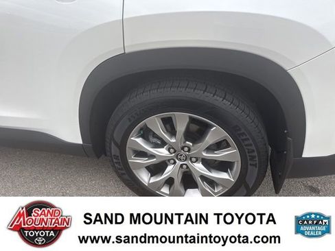 Used 2024 Toyota Grand Highlander Limited image 11