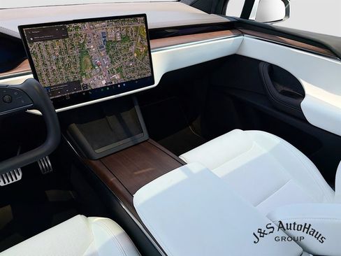 Used 2022 Tesla Model X AWD/4WD image 30