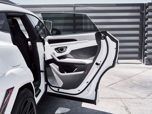 Used 2019 Lamborghini Urus AWD/4WD image 29