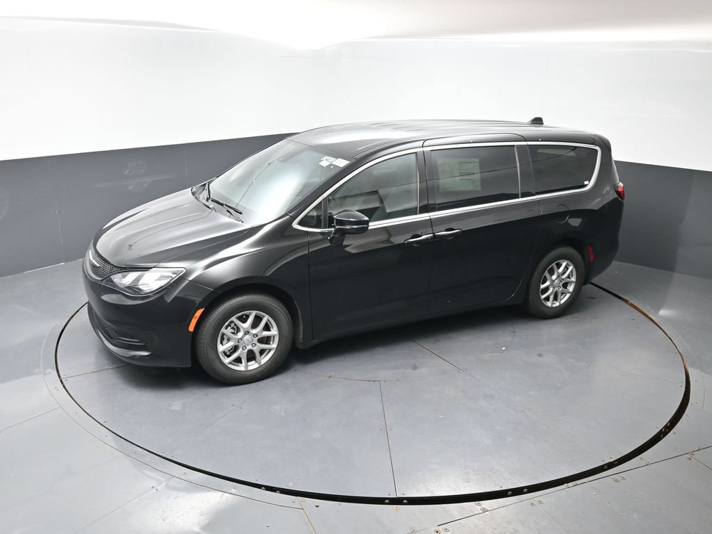 New 2027 Chrysler Pacifica LX FWD image 32