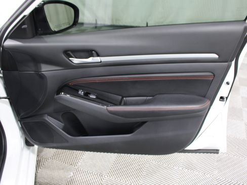Used 2023 Nissan Altima 2.5 SR FWD image 24