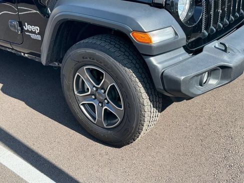 Used 2018 Jeep Wrangler Unlimited Sport S AWD/4WD image 9