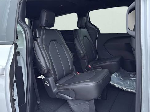 New 2026 Chrysler Pacifica Select w/ S Appearance Package AWD/4WD image 36