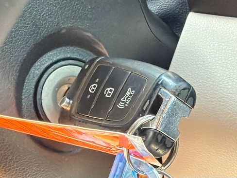 Used 2021 Hyundai Venue SEL image 28