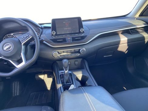 Used 2025 Nissan Altima 2.5 SV FWD image 15